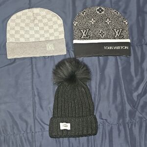 2 LV BEANIE, 1 UGG REMOVABLE POM POM